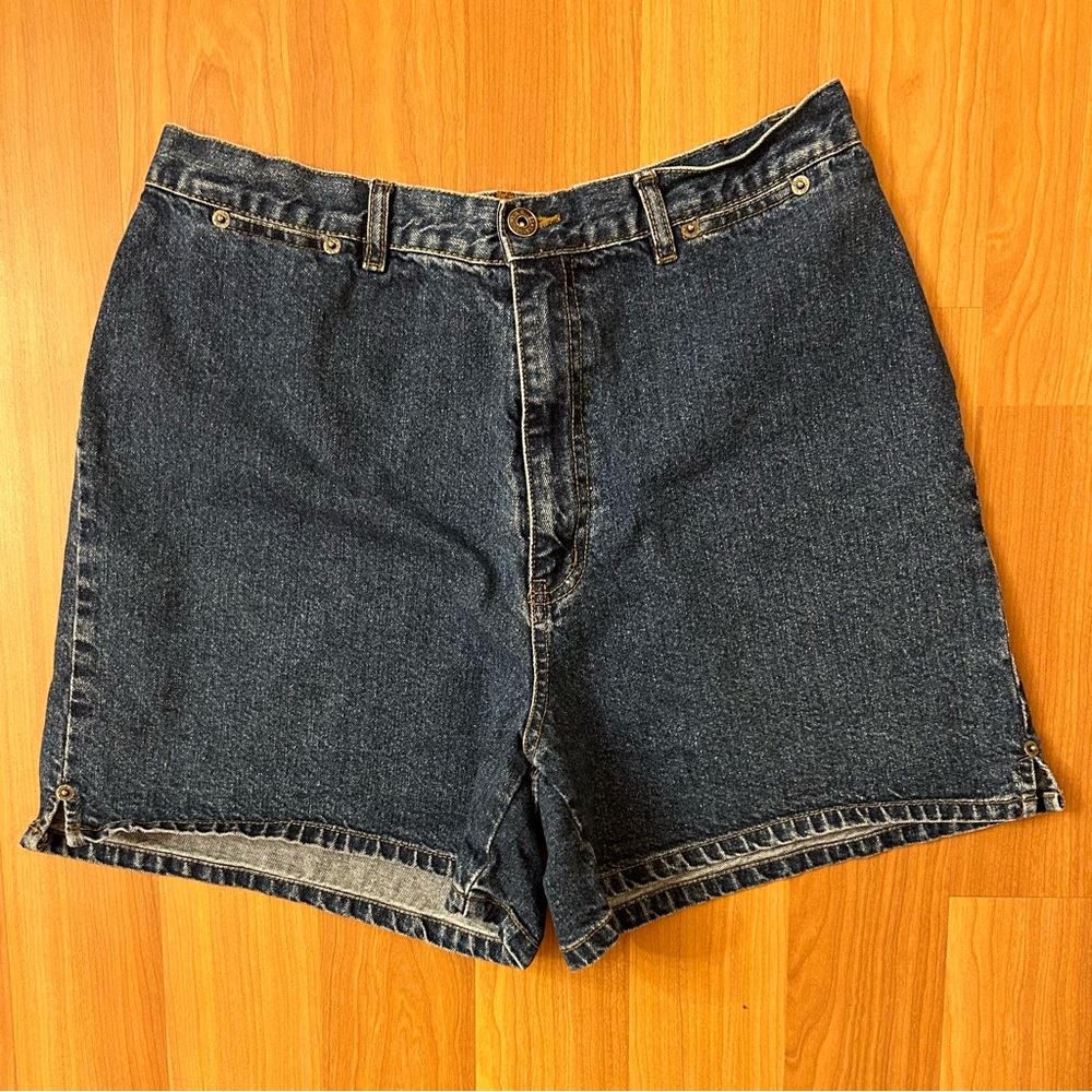 Vintage 90s wide leg dark wash high rise jean shorts by LA Blues